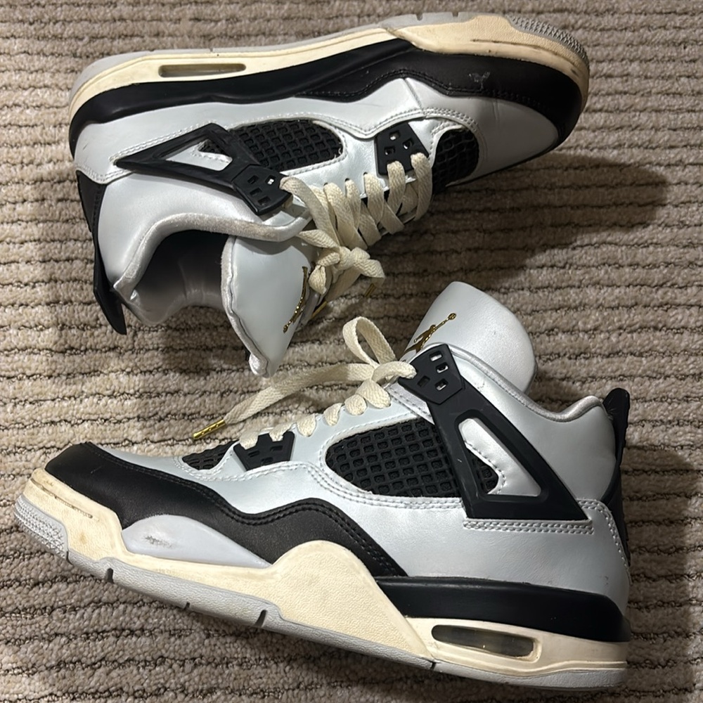 Boys Jordan shoes - Picture 2 of 6